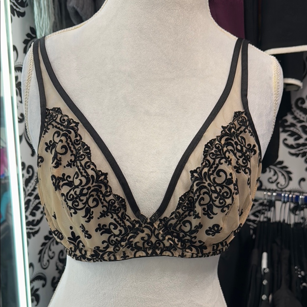 Soma Black Velvet and Cream Lace